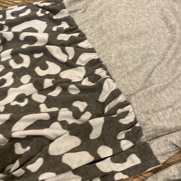 New Sew In Live Sz L Gray Animal Print Baby Doll Top With Pockets - Picture 4 of 9